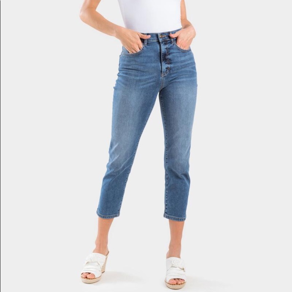 ✨HP✨ NWT Idele Cropped Vintage Wash Jeans